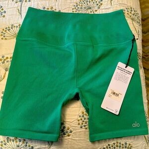 Brand new alo ribbed shorts